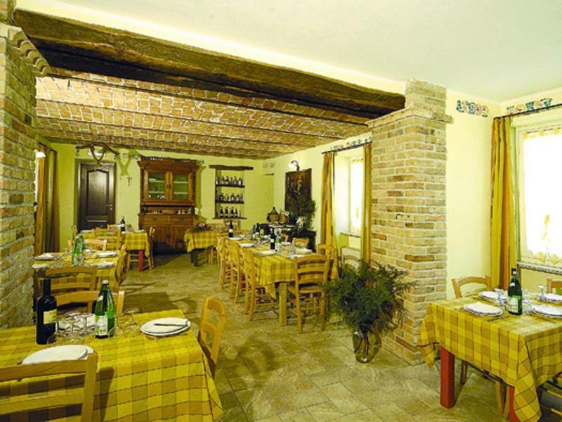 Agriturismo Cascina Anri Mango Εξωτερικό φωτογραφία