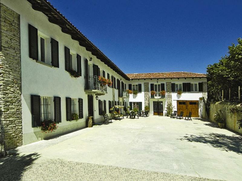 Agriturismo Cascina Anri Mango Εξωτερικό φωτογραφία